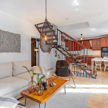 Cozy Townhouse In Old Town Apartmán
